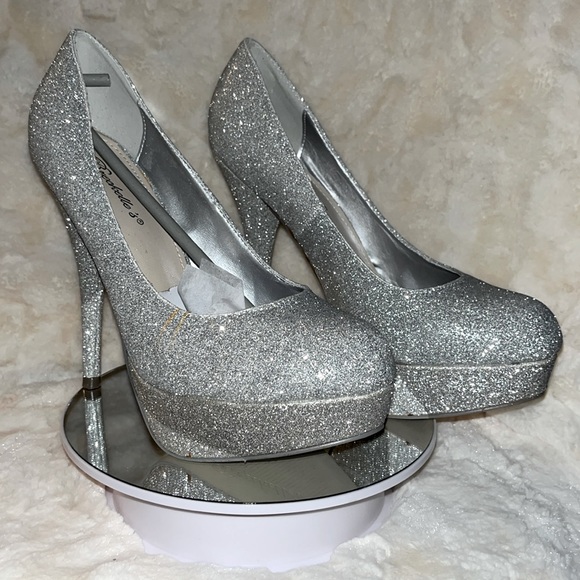 BRECKELLE’S Silver glitter heels! NEW IN BOX! - Picture 1 of 4